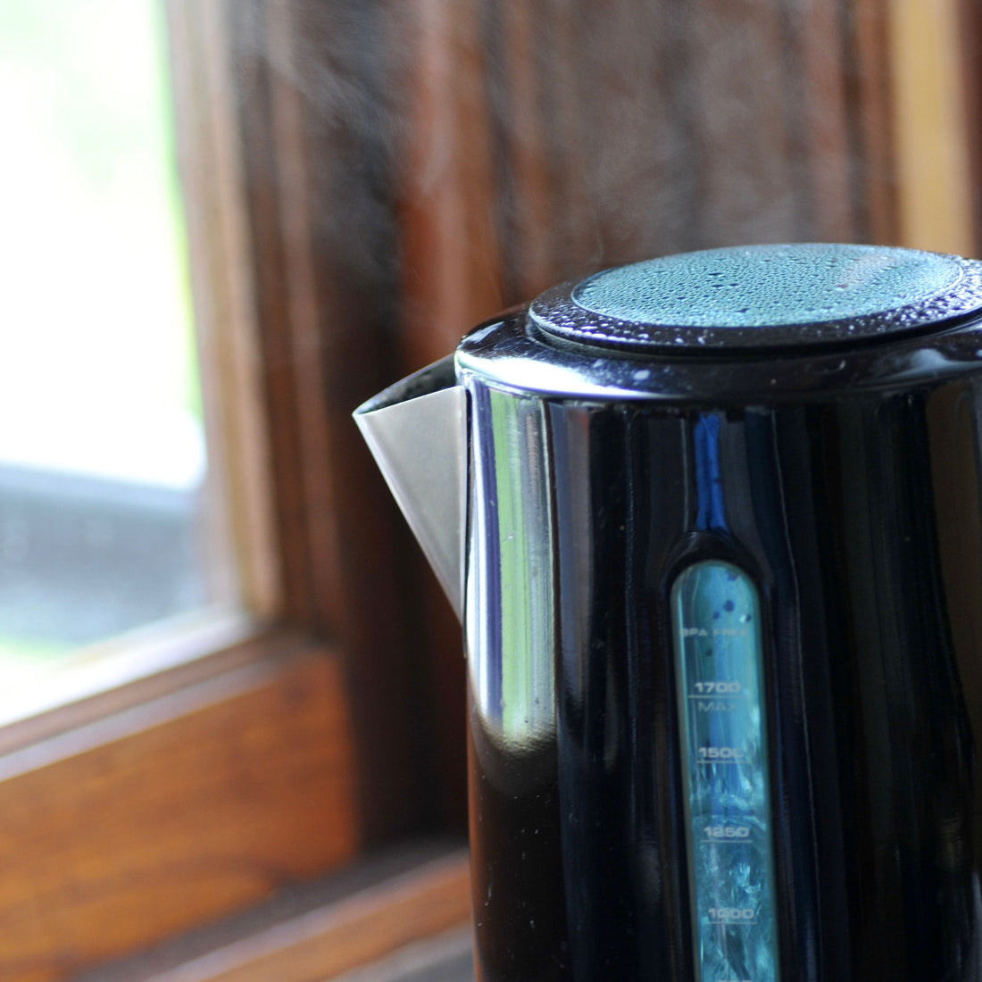 Water temperature for tea: avoiding the raging torrent